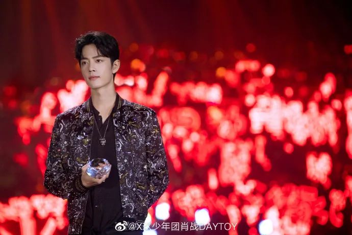 肖战小学老师组织学生应援肖战！当事教师已被停职停课，肖战深夜发声