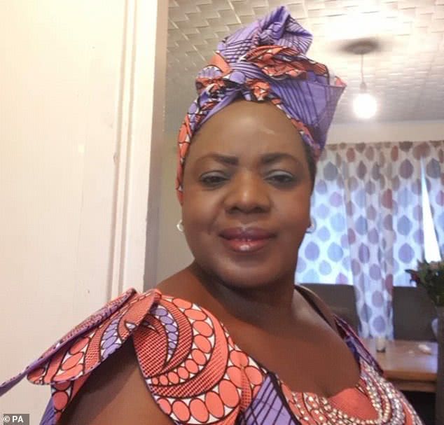 肺炎英国铁路售票员上班时被自称感染者吐口水,不久死于新冠肺炎