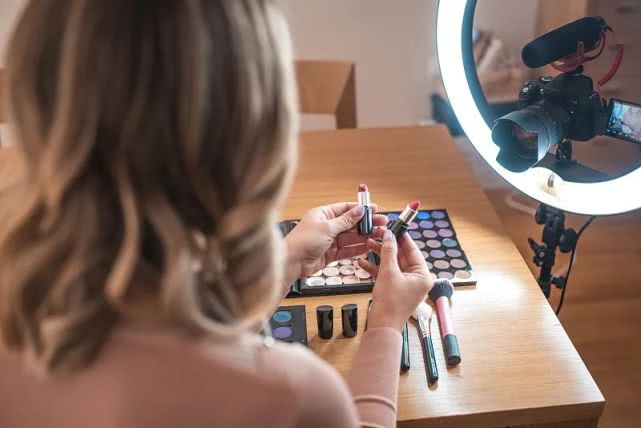 市场营销李佳琦们要“转正”了