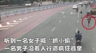 公厕可怕！女子在公厕方便，相邻隔间突然伸过来一只手！