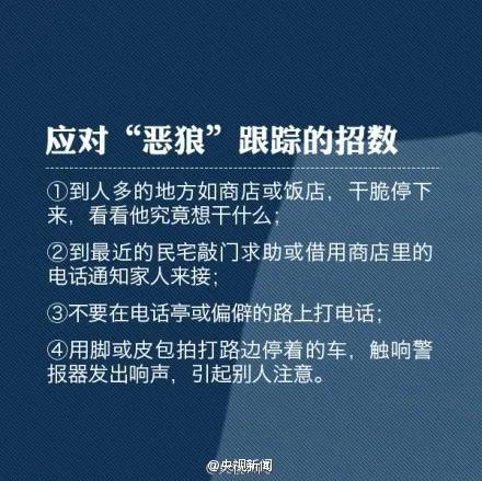 公厕可怕！女子在公厕方便，相邻隔间突然伸过来一只手！