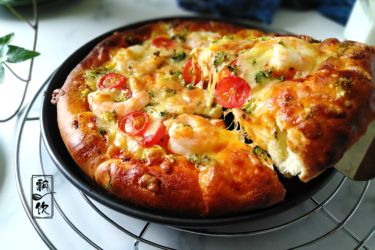 披萨的做法烤箱想吃披萨，足不出户在家做，暄软多味吃过瘾，按步操作，一次成功