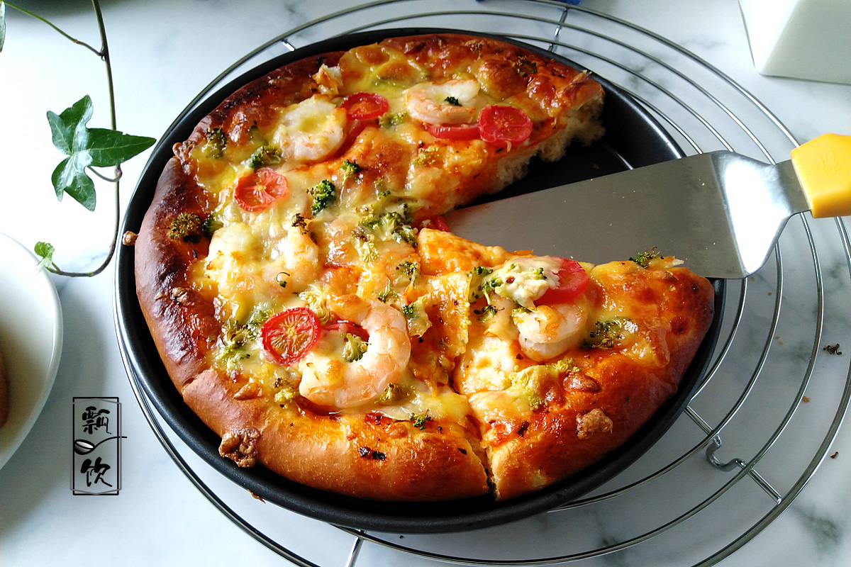 披萨的做法烤箱想吃披萨，足不出户在家做，暄软多味吃过瘾，按步操作，一次成功