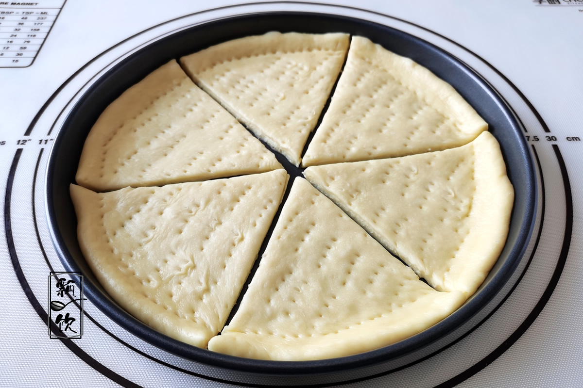 披萨的做法烤箱想吃披萨，足不出户在家做，暄软多味吃过瘾，按步操作，一次成功