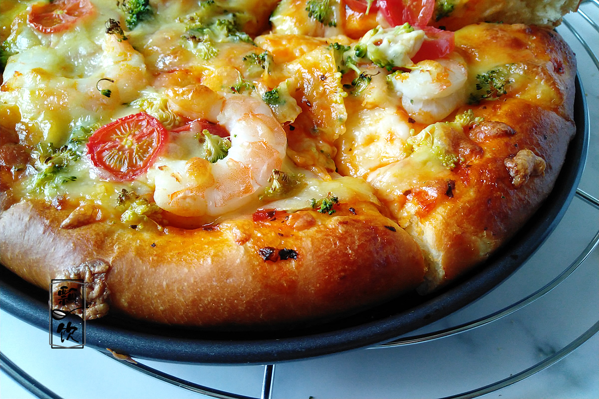 披萨的做法烤箱想吃披萨，足不出户在家做，暄软多味吃过瘾，按步操作，一次成功