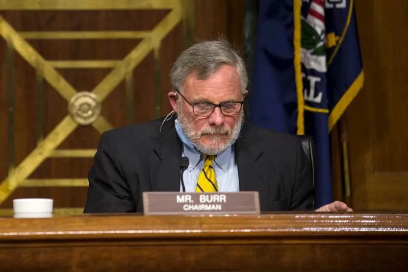 国际全球累计确诊超425万例，股市暴跌前大幅抛售股票遭FBI调查