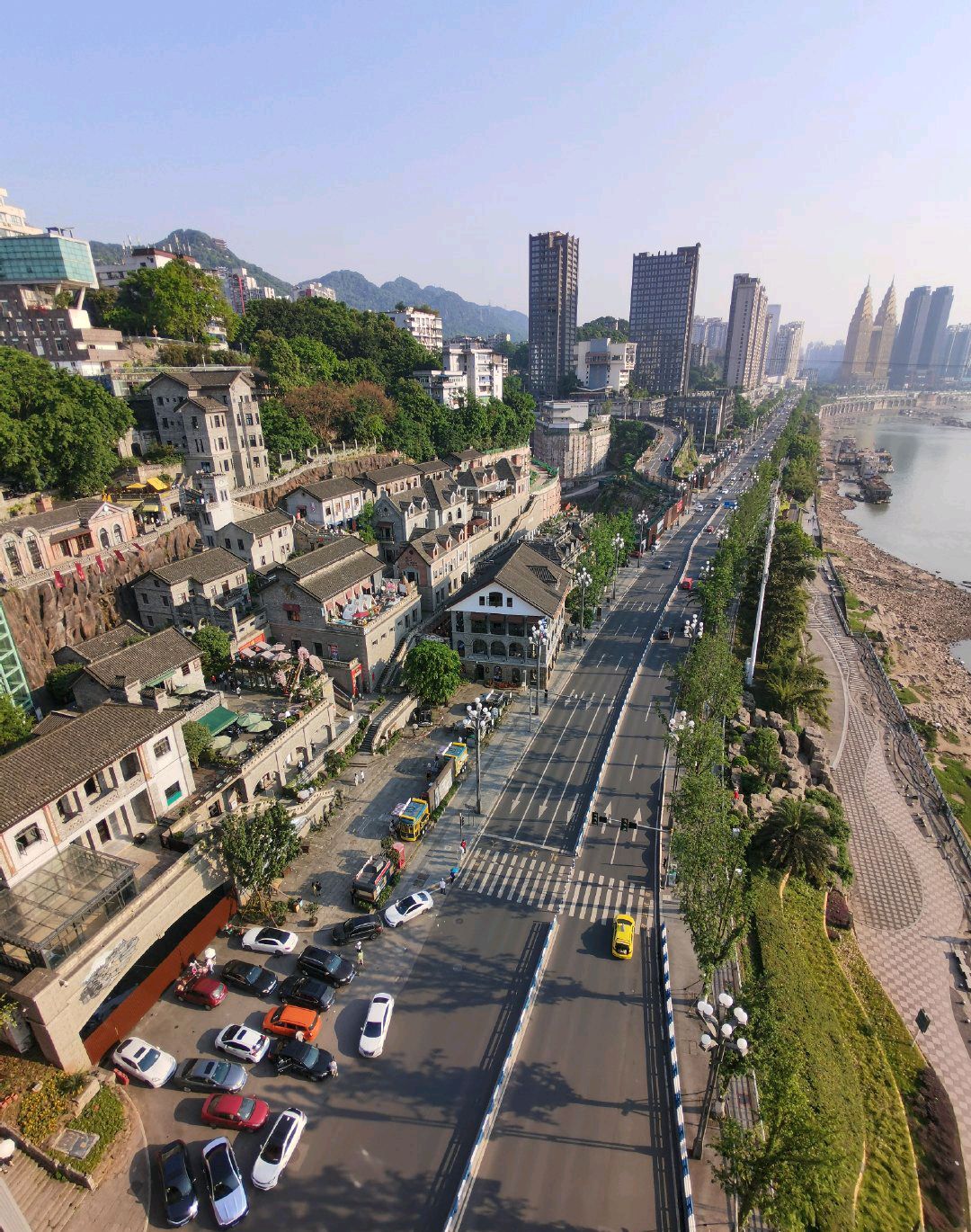 走遍重庆老街令人回味的那南滨路上生长的老街龙门浩老街