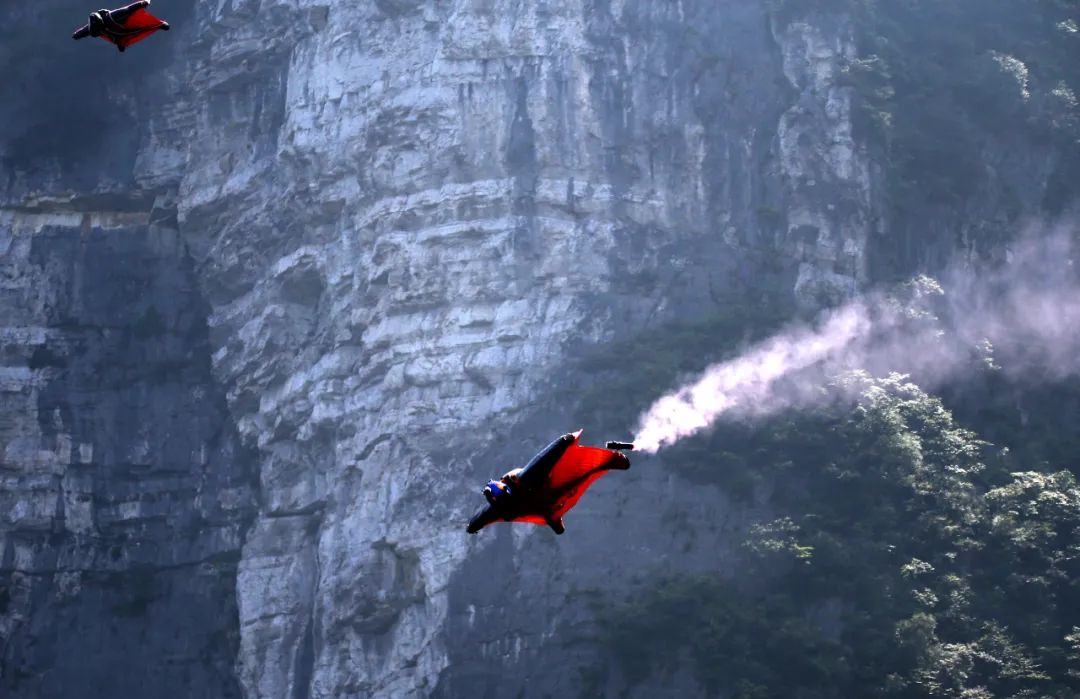 极限运动大四女生翼装飞行身亡：极限运动，奢谈安全？