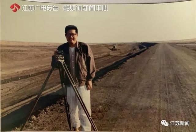 社会真神仙眷侣！79岁教授30多年陪患病妻子走遍千山万水：我永远爱你