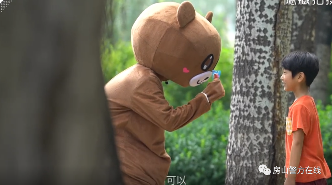育儿|见到他们，马上报警！