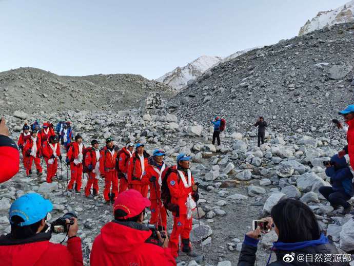 高程|珠峰高程测量登山队安全返回珠峰大本营，目前队员身体情况正常