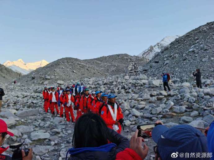 高程|珠峰高程测量登山队安全返回珠峰大本营，目前队员身体情况正常