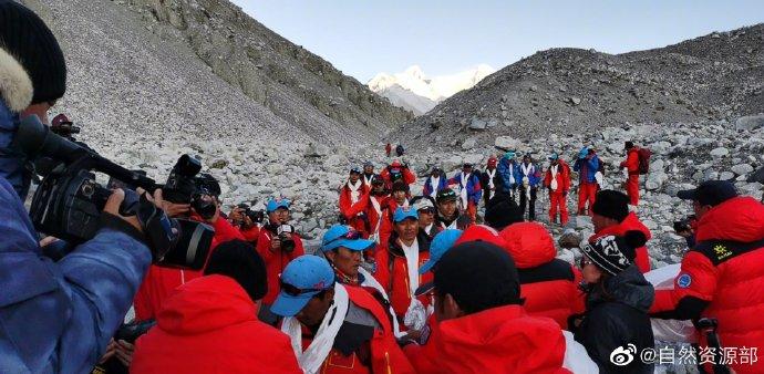 高程|珠峰高程测量登山队安全返回珠峰大本营，目前队员身体情况正常