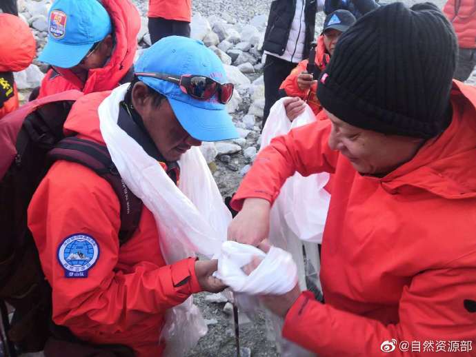 高程|珠峰高程测量登山队安全返回珠峰大本营，目前队员身体情况正常