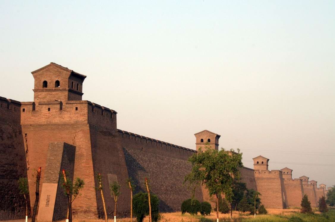 当曾经的城墙坍塌,大院只剩下一个空壳,平遥人开始思索,已经没有可能