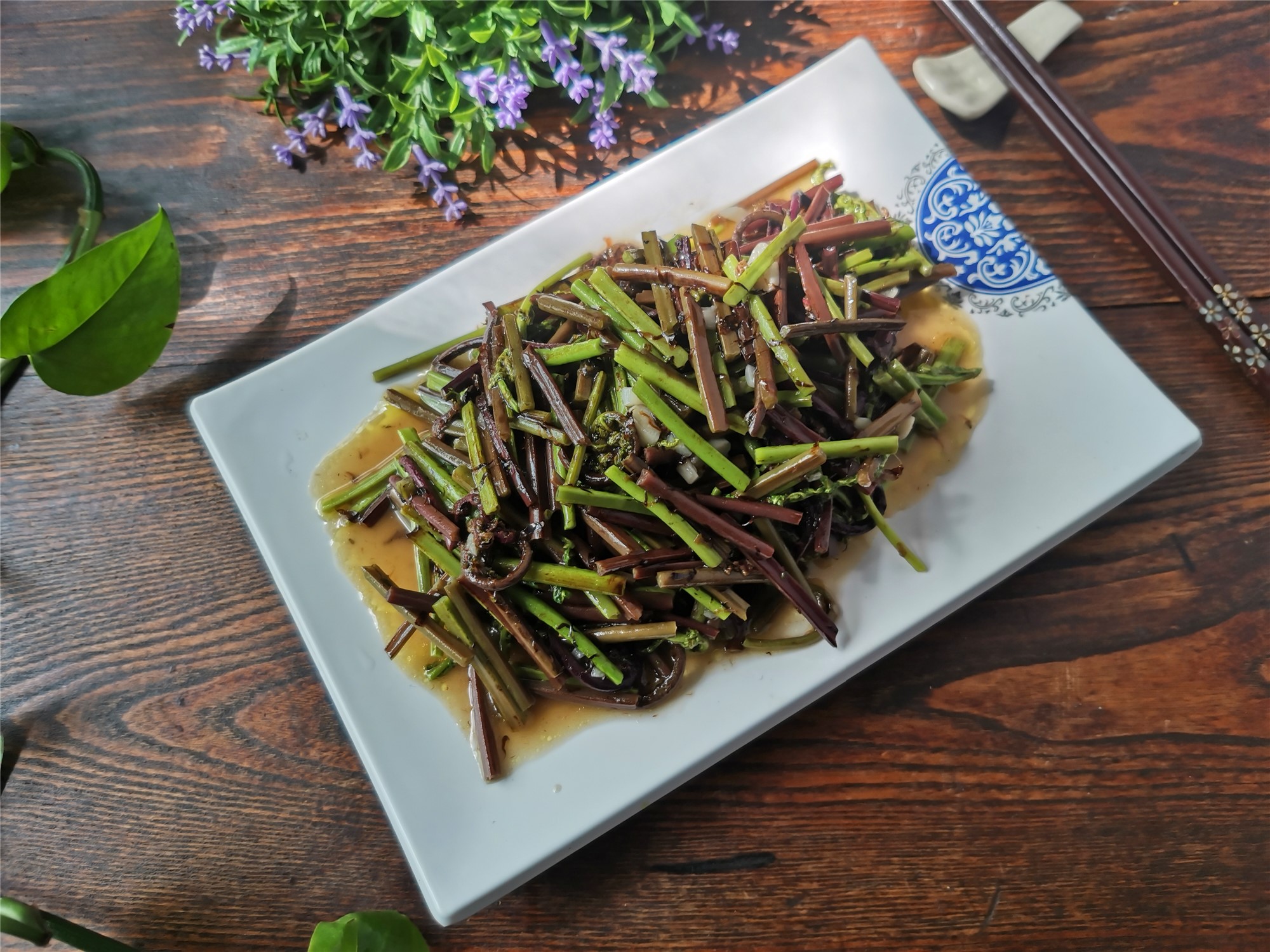 山野菜猴腿不用放肉炒教你这样做口感脆嫩野生自然清香味道