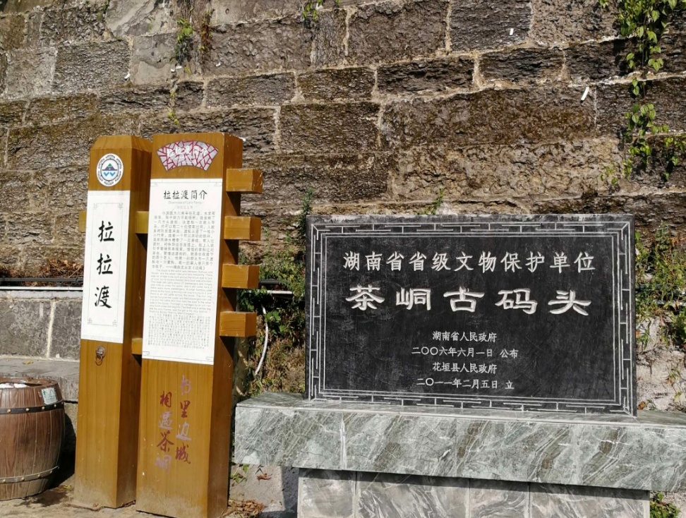 最后也因为这本《边城》的名气,渐渐人们也习惯了把茶峒古镇叫做边城