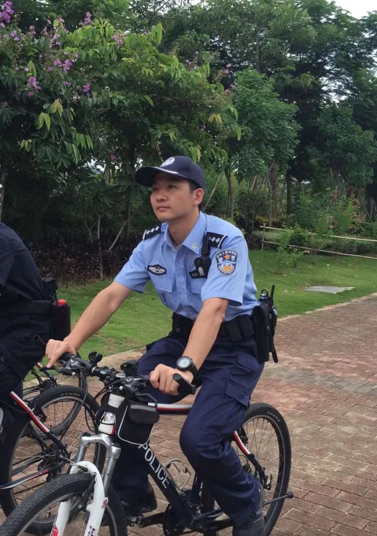 铁血刑警千里追凶!而另一幕却让人暖哭