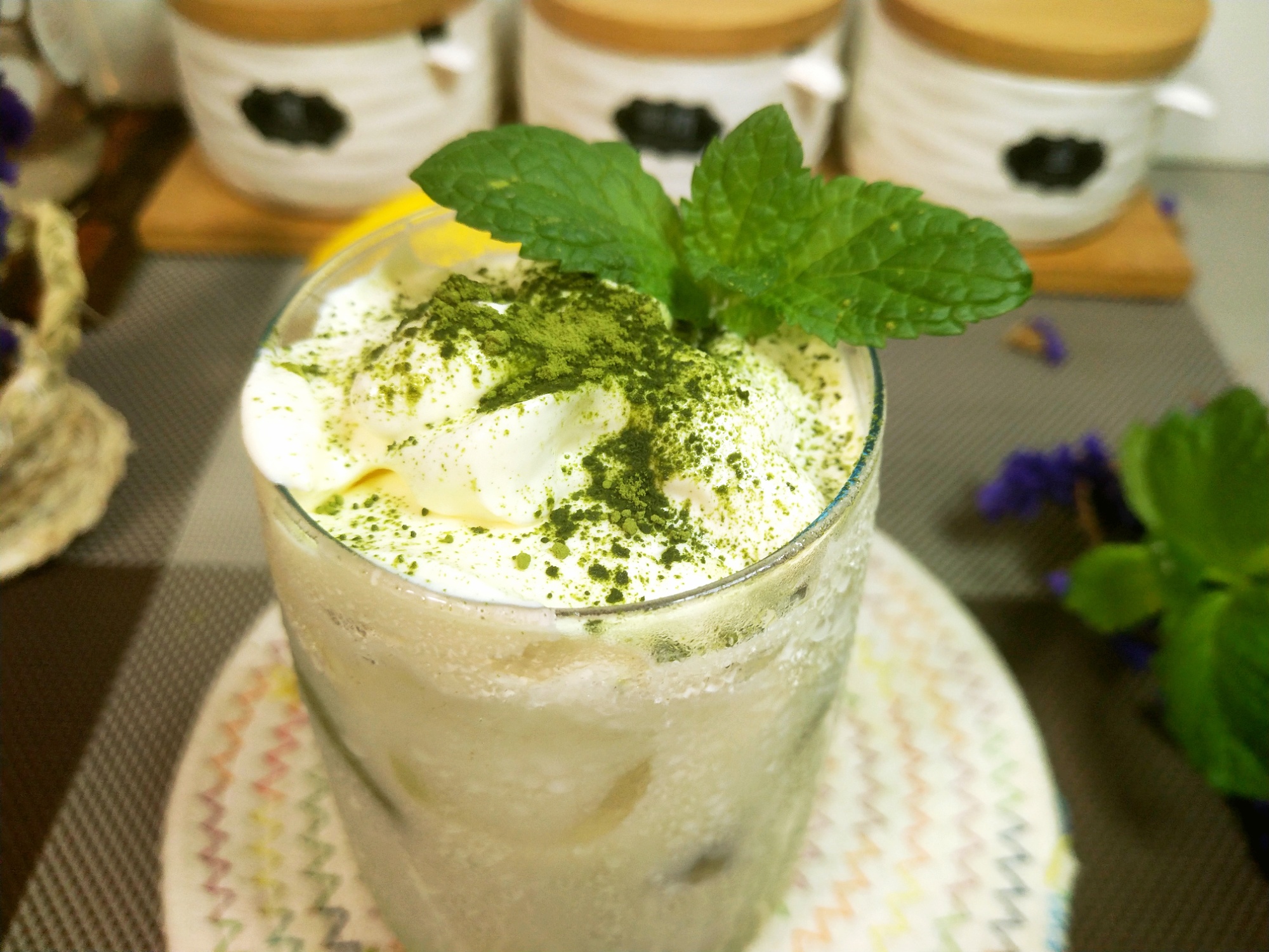 今日特色甜品之夏日抹茶拿铁教你做好喝的冰饮炎炎夏日降降温