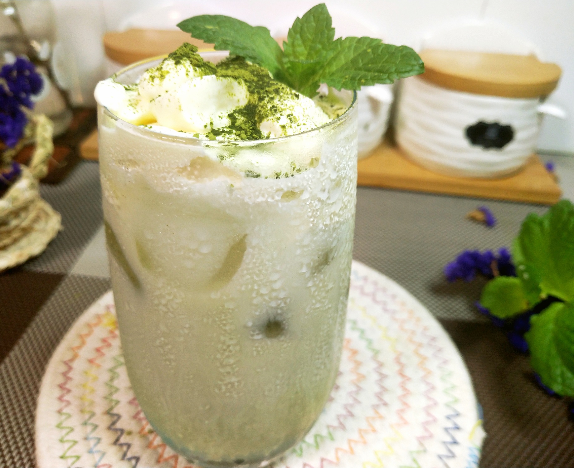 今日特色甜品之夏日抹茶拿铁教你做好喝的冰饮炎炎夏日降降温