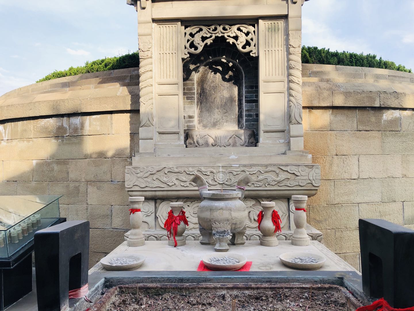 华夏始祖炎帝神农氏他的形象究竟是牛头还是黑脸