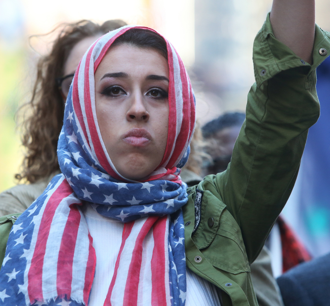 的所以如果是在美国信仰伊斯兰教的中东裔移民就比如在白人这个类别下