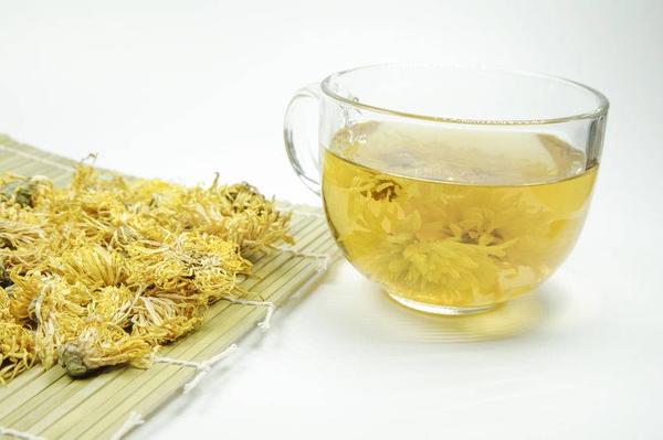 菊花茶|夏天喝菊花茶好处多多，提醒：对人有这4个功效，你都知道吗？