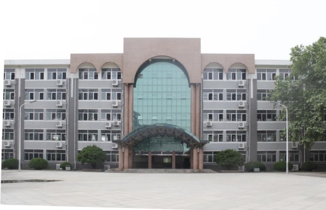 别人家的学校淄博六中学生教室空调安装完毕