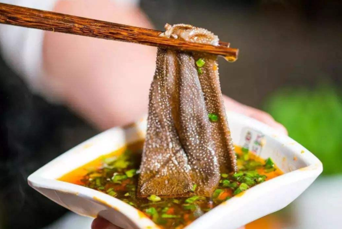 年轻人你点的是这个牛肚还是那个牛肚