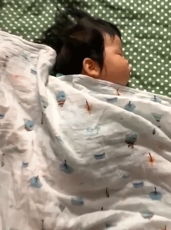 奇葩|娃的睡姿有多奇葩?掀开被子的一瞬间,我笑出猪叫
