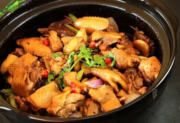 鸡煲鲜香美味家常好吃,制作非常简单,茄条鱼柳营养咸香,非常棒