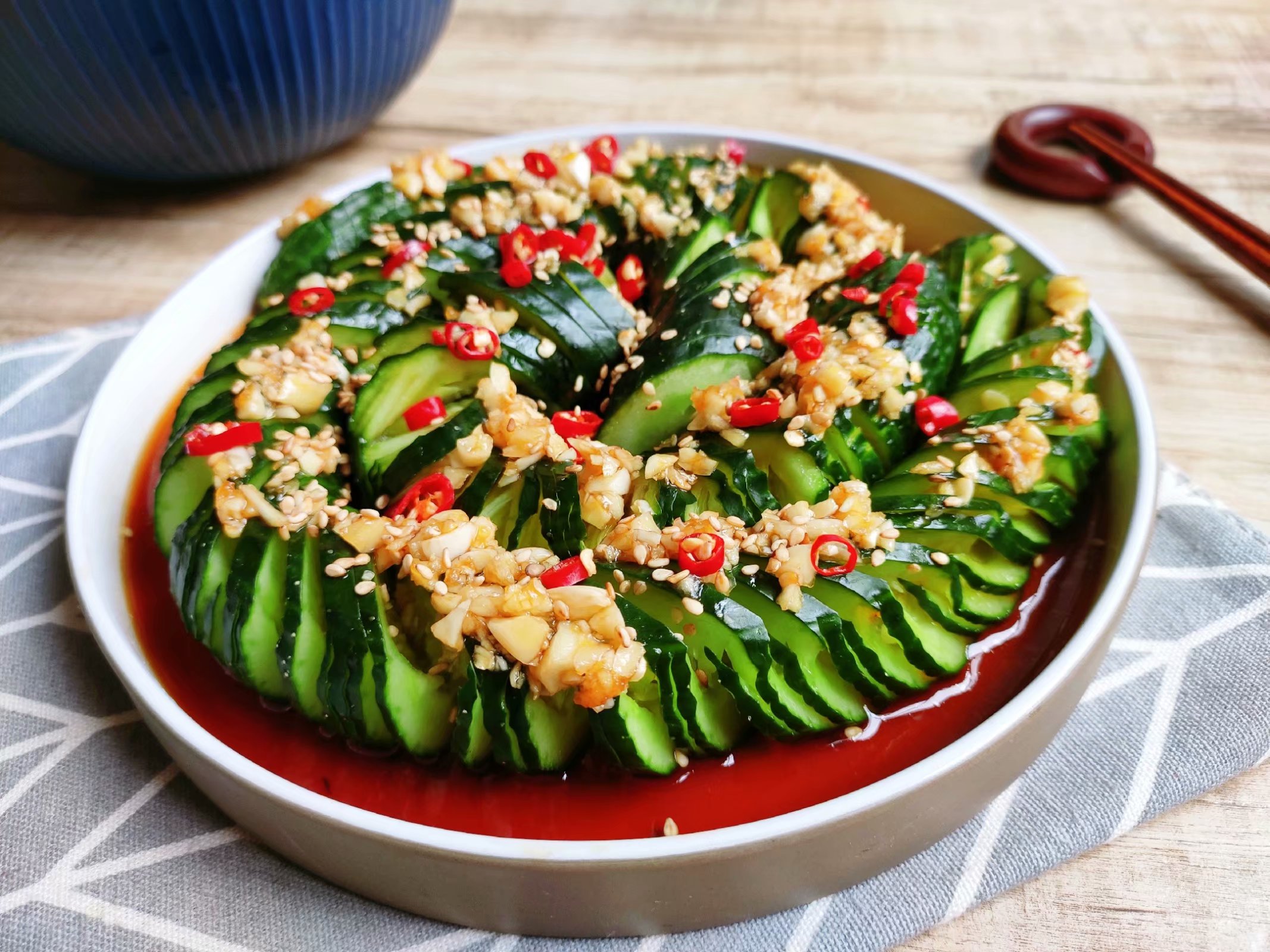 顶花的黄瓜有毒吃黄瓜必须知道的2个真相看完快点转给家人