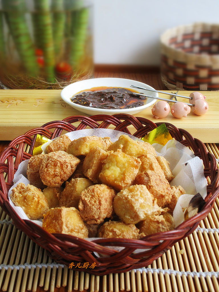 臭豆腐,烧烤,麻辣烫,狼牙小土豆等等都是大家比较喜欢的小吃品种,几乎