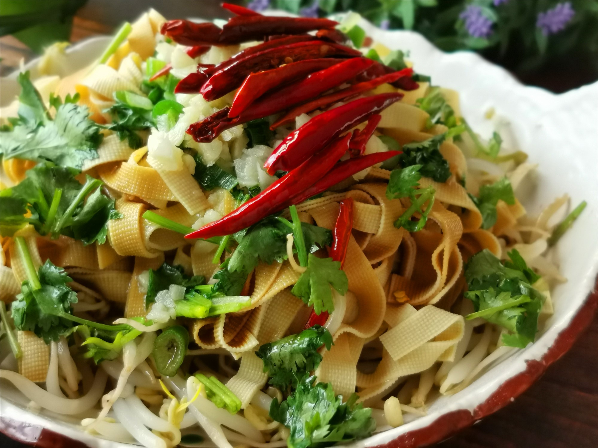 東北人超愛吃的幹豆腐做法,也是一道風味菜餚,名字叫:油淋幹豆腐,風味