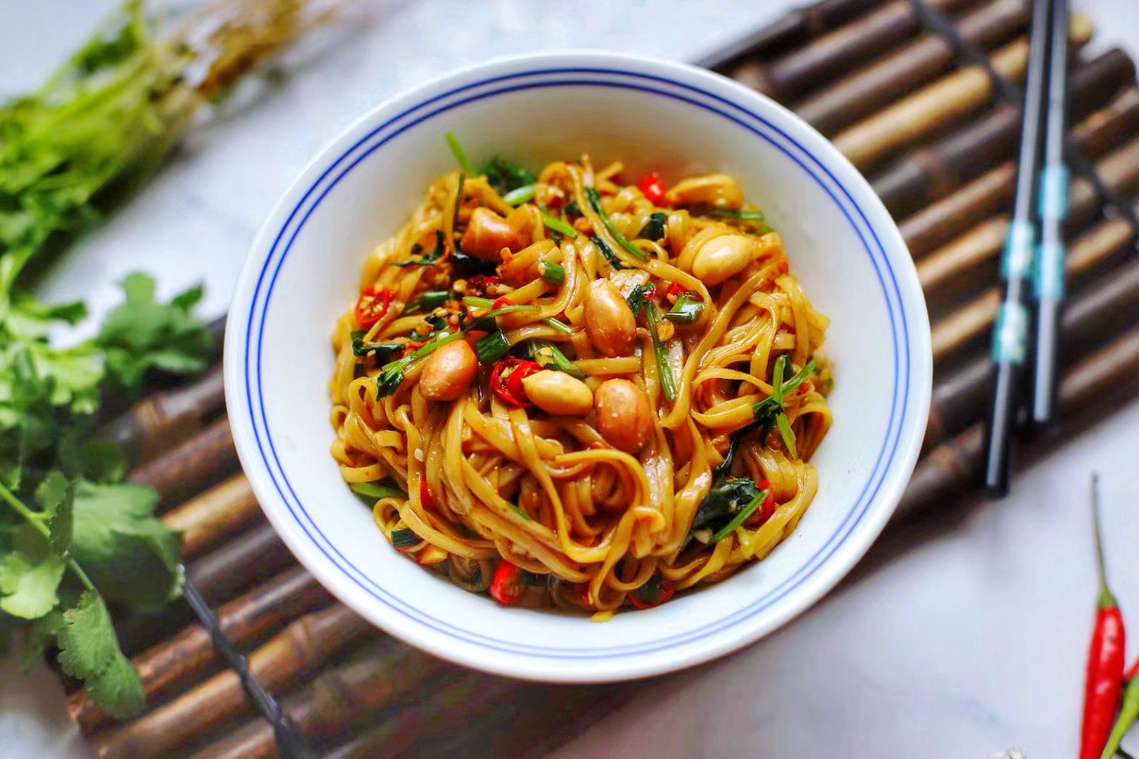 夏天最火凉拌面调汁是关键教你一个万能凉拌汁想不好吃都难