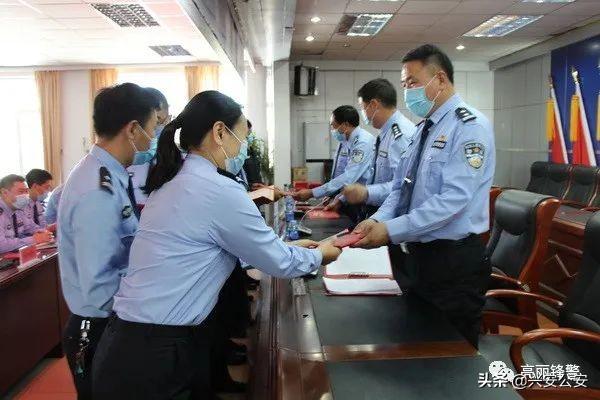 夯实练兵师资科右前旗公安局召开全警实战大练兵兼职教官评聘大会