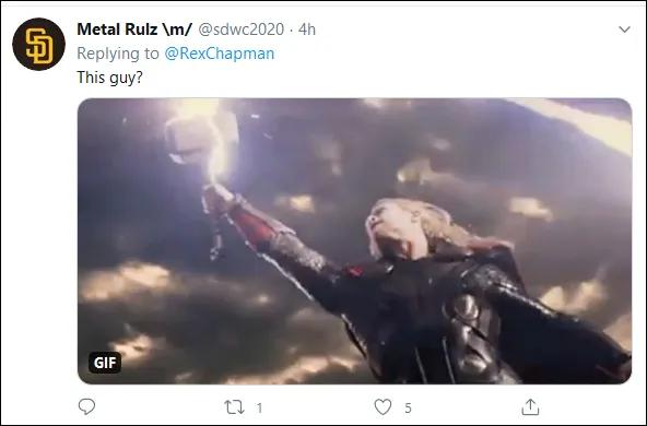 特朗普|通往白宫的大道被涂成这样,特朗普气得……