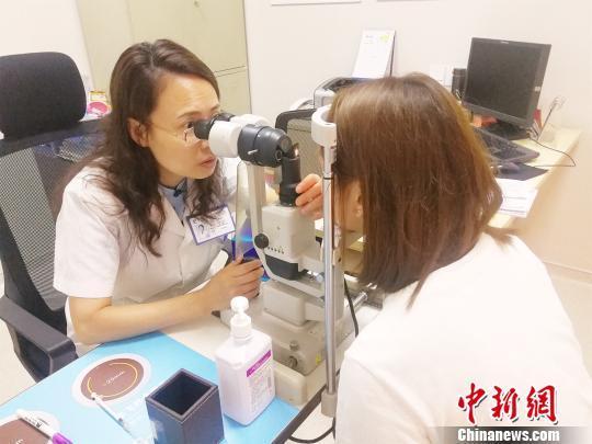 小康水平|数据显示：超八成高中生都是近视！你的眼睛就是被它毁掉的