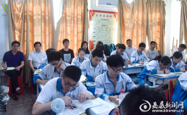 专家进课堂,教研新推手——娄底五中邀请市教科所专家指导复习备考