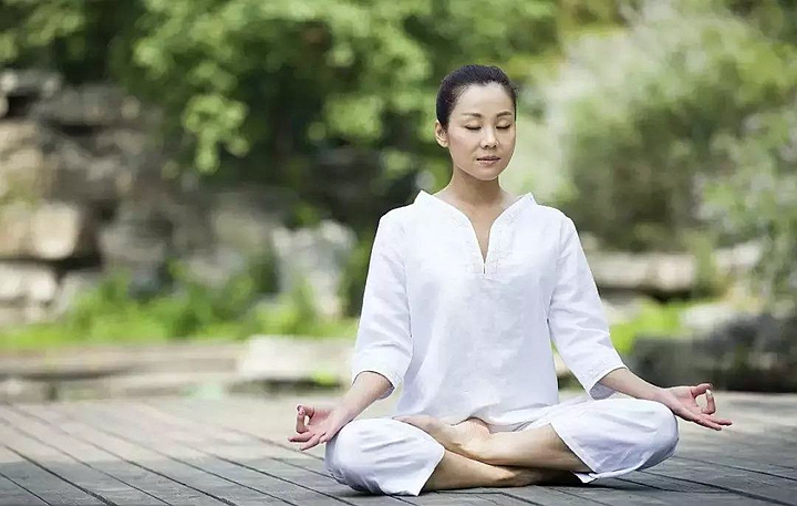 心脏不好身体会常有3种表现夏季养心4件事请先避免