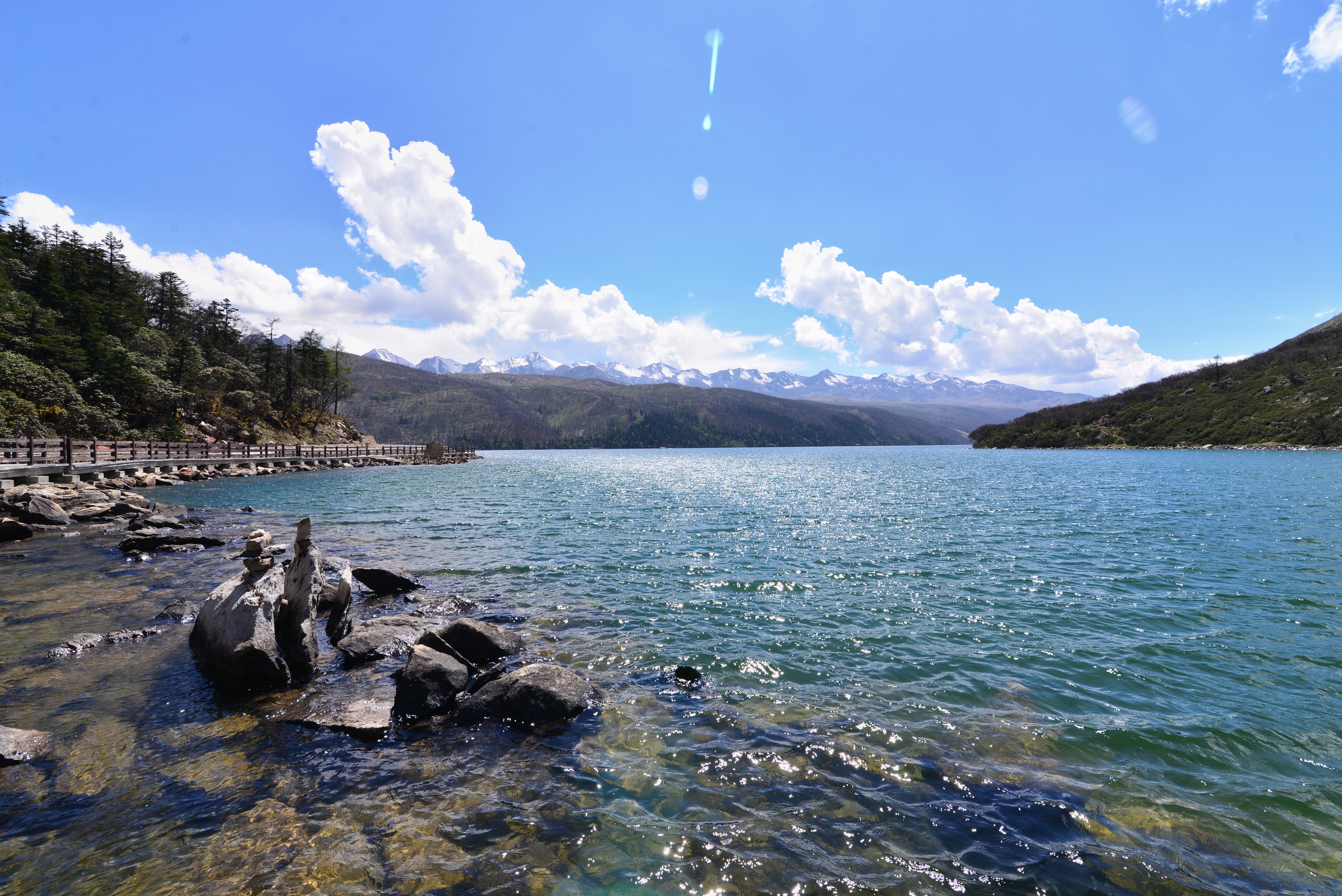 下了飛機就可曬沙灘浴,泡溫泉的景區,離康定市區只有30公里