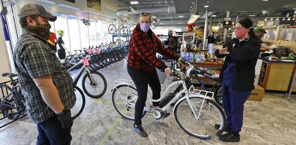 自行车|继口罩、头盔之后,这种商品火了?到店即售、几近售罄