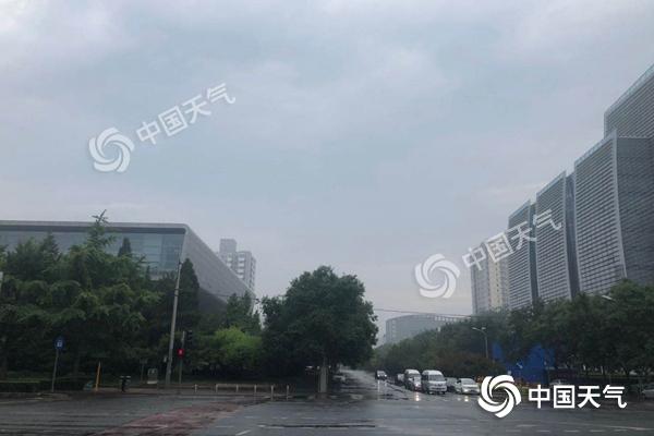 交通|北京今天早高峰有雷阵雨 午后35℃高温将再度来袭 公众出行需注意交通安全并注意防暑