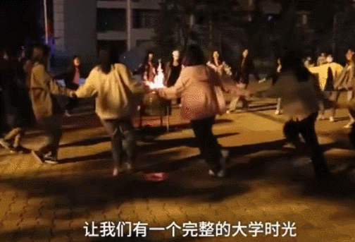 毕业晚会|化学元素毕业照、自助毕业典礼……今年，他们这样毕业