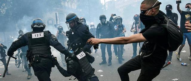 种族主义|巴黎爆发1.5万人反种族歧视示威 专家担心加剧新冠传播