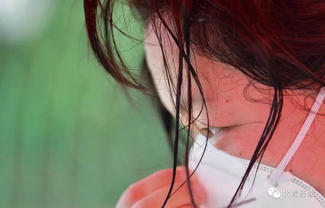 |高温下的核酸检测现场，这一幕幕让人心疼