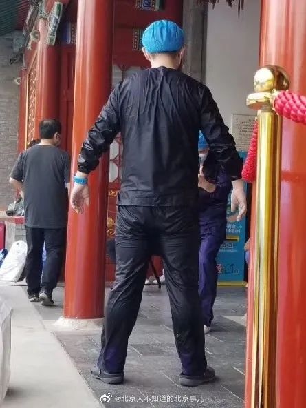 |高温下的核酸检测现场，这一幕幕让人心疼