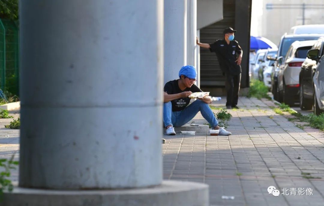 |高温下的核酸检测现场，这一幕幕让人心疼
