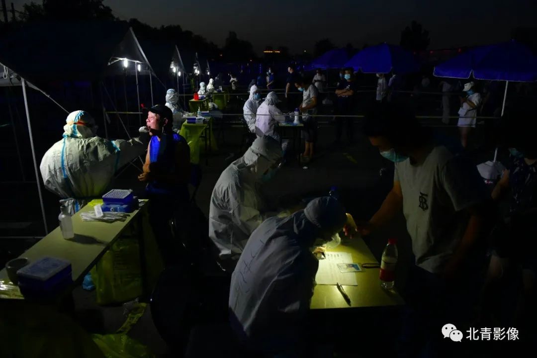 |高温下的核酸检测现场，这一幕幕让人心疼