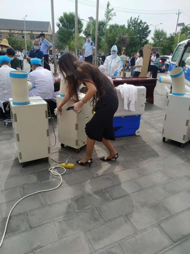 美女餐厅|得知医护人员中暑晕倒，美女餐厅老板做了一个决定！